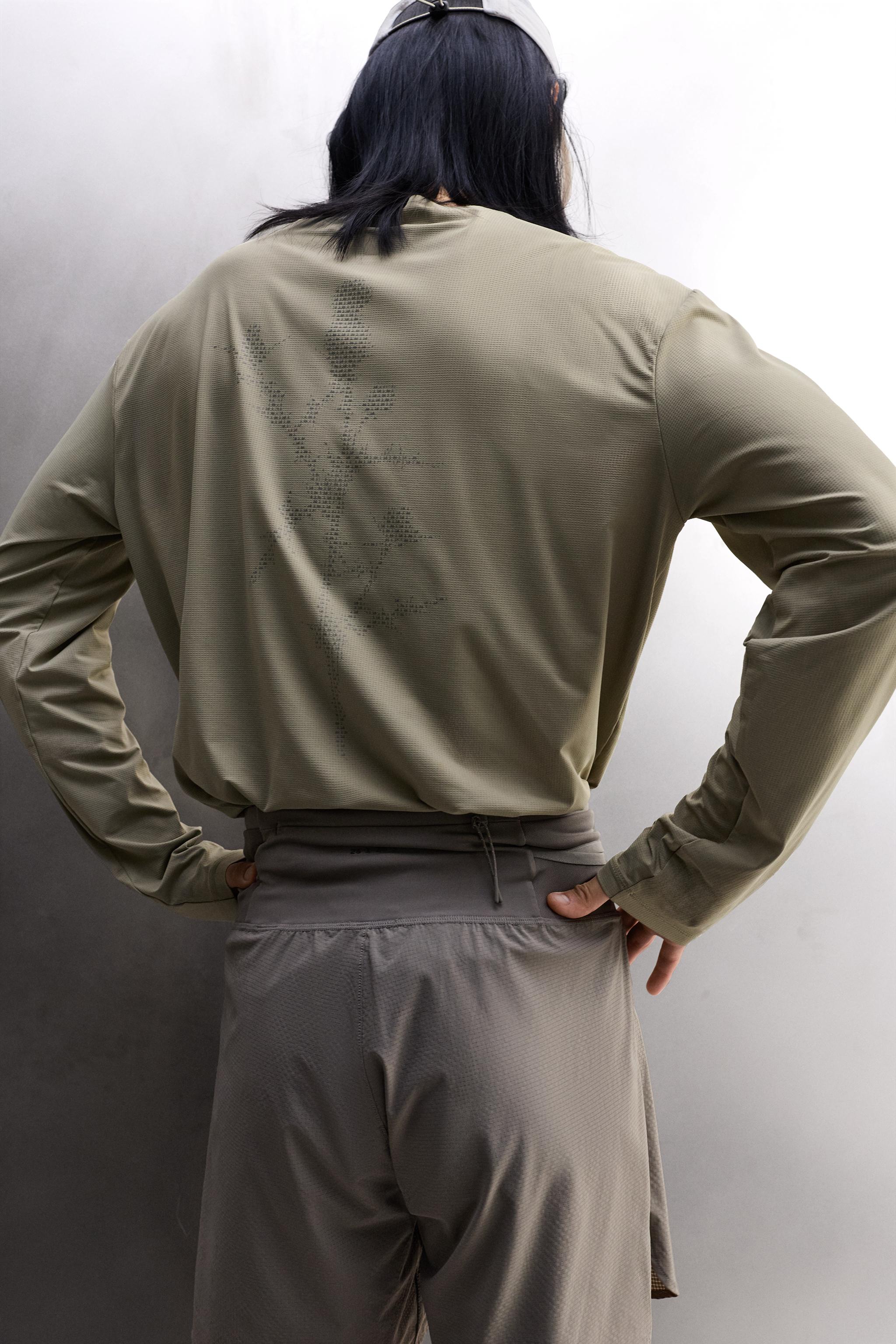 T-SHIRT TECHNIQUE RUNNING MANCHES LONGUES GRAPHIQUE